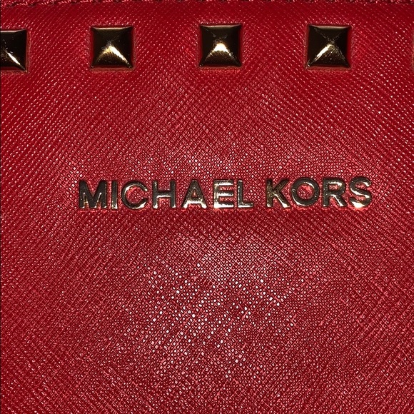 Michael Kors - Picture 1 of 4